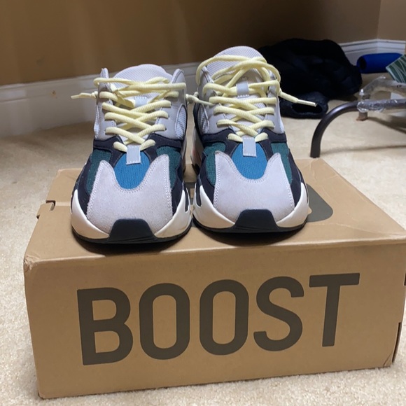 yeezy 700 - Picture 1 of 4